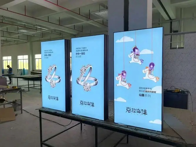 成都廣告公司戶外廣告燈箱定做選什麽材料？